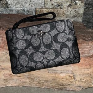 Coach Small Wristlet w/Signature C’s